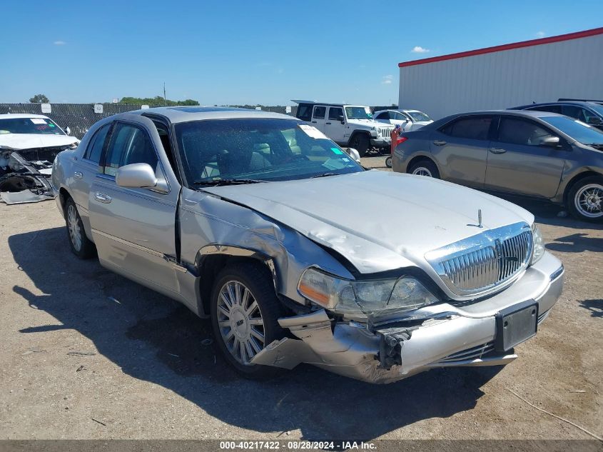 2005 Lincoln Town Car Signature Limited VIN: 1LNHM82W45Y654379 Lot: 40217422