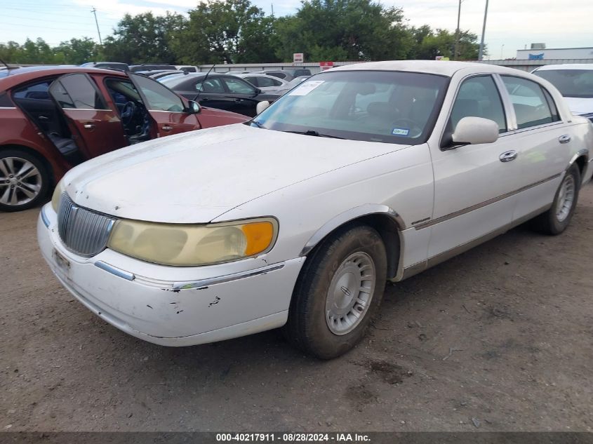 1998 Lincoln Town Car Executive VIN: 1LNFM81W0WY733428 Lot: 40217911