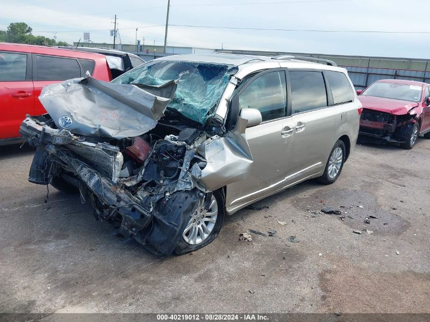 5TDYZ3DC9HS885175 2017 TOYOTA SIENNA - Image 2