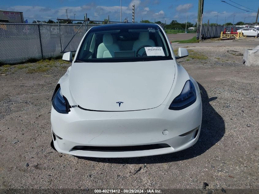 2022 Tesla Model Y Long Range Dual Motor All-Wheel Drive VIN: 7SAYGAEE6NF425114 Lot: 40219412