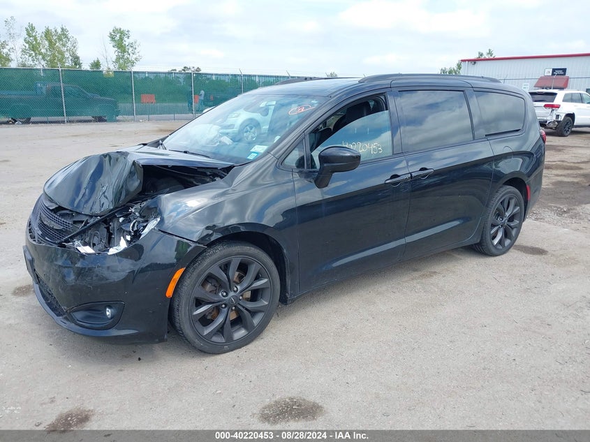 VIN 2C4RC1EG2JR174315 2018 CHRYSLER PACIFICA TOURING L PLUS