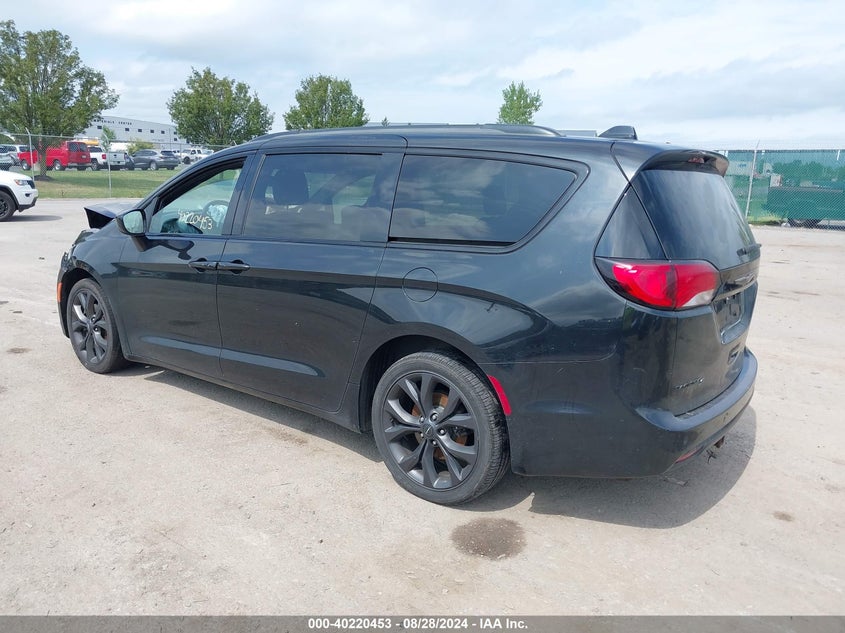 VIN 2C4RC1EG2JR174315 2018 CHRYSLER PACIFICA TOURING L PLUS