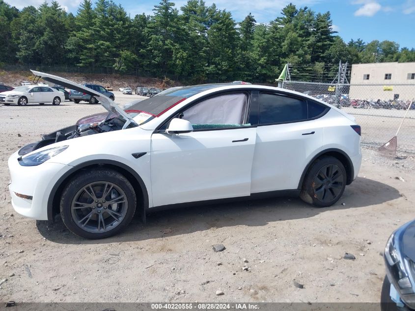 2024 Tesla Model Y Long Range Dual Motor All-Wheel Drive VIN: 7SAYGDEE0RF154073 Lot: 40220555