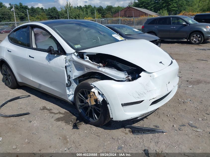 7SAYGDEE0RF154073 2024 TESLA MODEL Y - Image 1