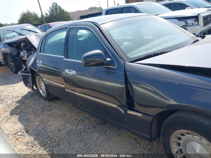 2001 Lincoln Town Car Executive VIN: 1LNHM81W91Y671691 Lot: 40222529