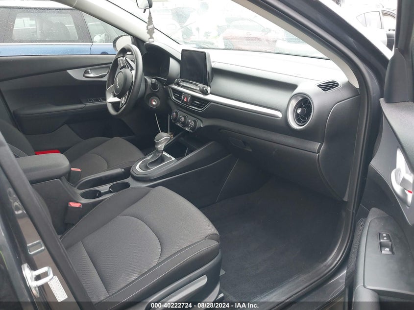 VIN 3KPF24AD8RE726948 2024 KIA FORTE LXS