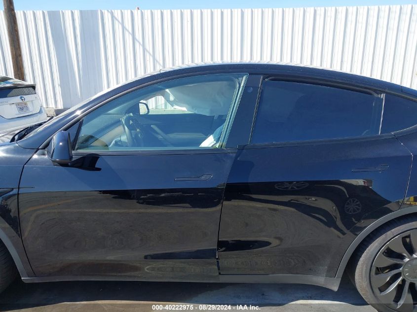 2022 Tesla Model Y Performance Dual Motor All-Wheel Drive VIN: 7SAYGDEF2NF381686 Lot: 40222975