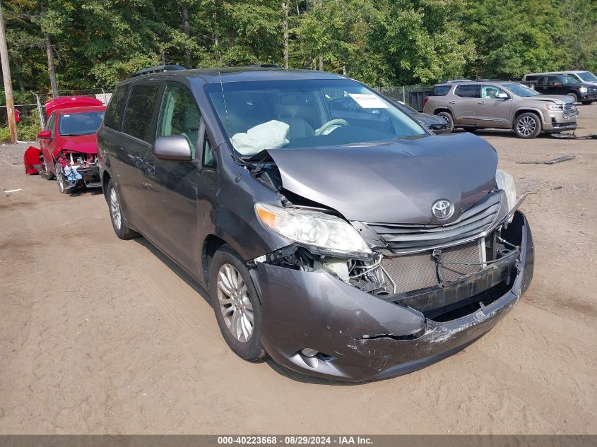 2013 Toyota Sienna, Xle V6 8...