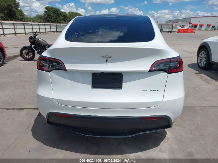 2024 Tesla Model Y Long Range Dual Motor All-Wheel Drive VIN: 7SAYGAEE1RF120643 Lot: 40224409