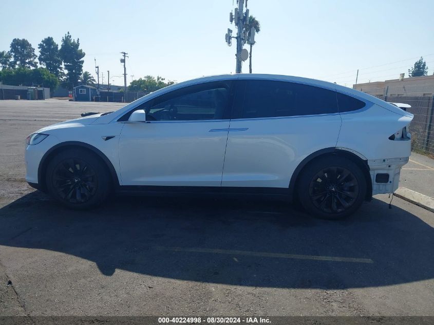 2017 Tesla Model X 100D/75D/90D VIN: 5YJXCBE21HF067019 Lot: 40224998