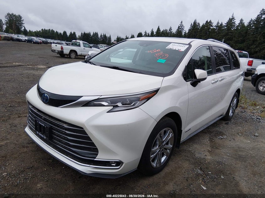 2021 TOYOTA SIENNA auction photo 2