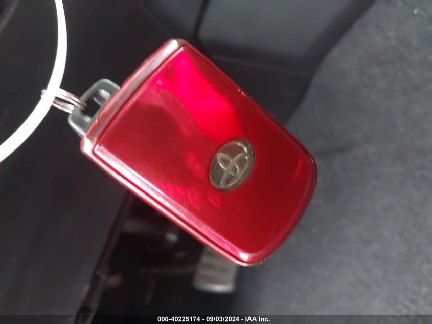 2018 TOYOTA RAV4 ADVENTURE/XLE - 2T3WFREV0JW460385