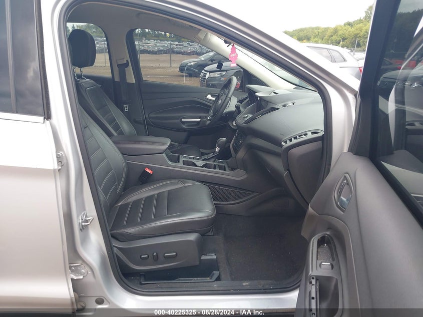 VIN 1FMCU9GD5HUB71969 2017 FORD ESCAPE SE