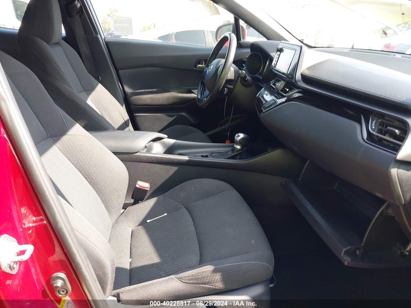 VIN NMTKHMBX4JR011132 2018 TOYOTA C-HR XLE PREMIUM