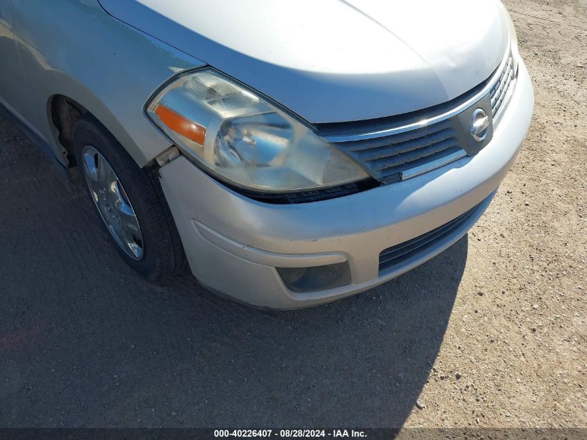 2007 Nissan Versa 1.8S VIN: 3N1BC13E57L401413 Lot: 40226407