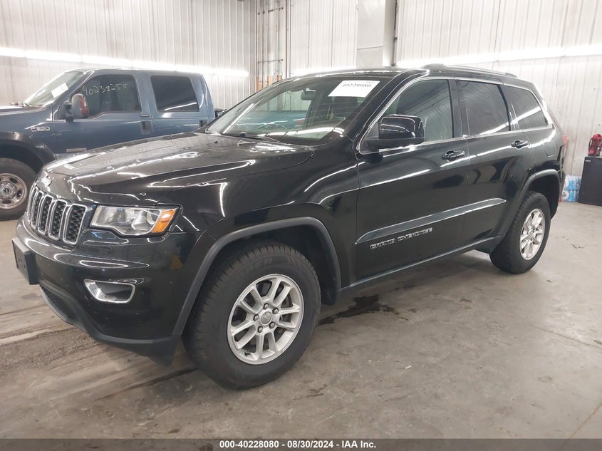 VIN 1C4RJFAG7JC127220 2018 JEEP GRAND CHEROKEE LAREDO E 4X4