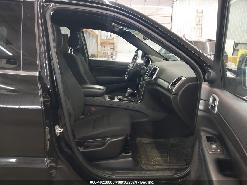 VIN 1C4RJFAG7JC127220 2018 JEEP GRAND CHEROKEE LAREDO E 4X4