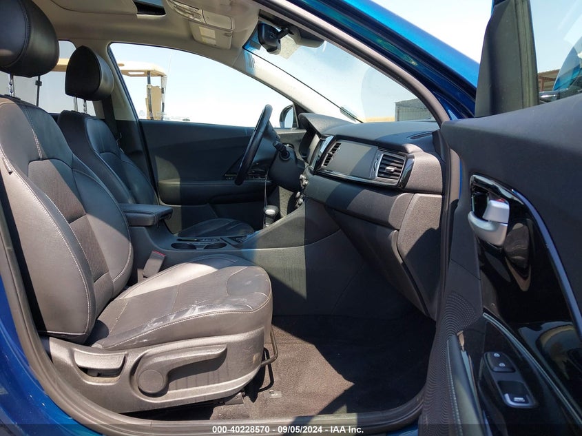 VIN KNDCE3LC0J5126854 2018 KIA NIRO EX