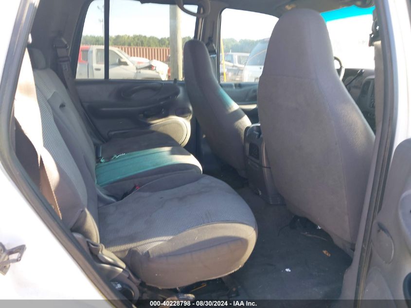 2000 Ford Expedition Xlt VIN: 1FMRU1567YLC25469 Lot: 40228798