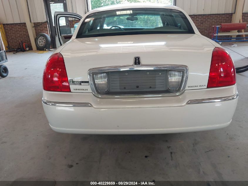 1LNHM81W43Y646071 2003 Lincoln Town Car Executive