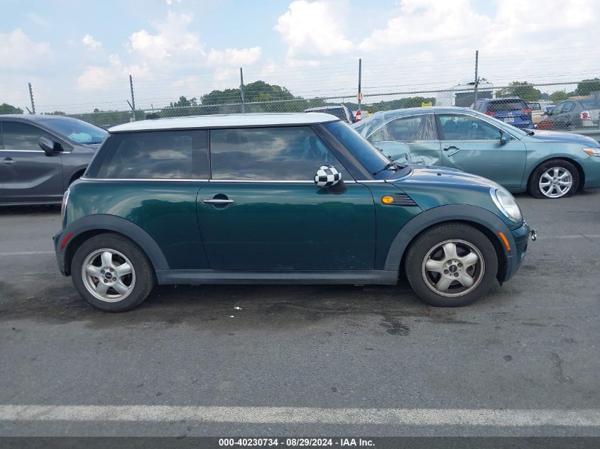 2010 Mini Cooper VIN: WMWMF3C51ATZ64256 Lot: 40230734