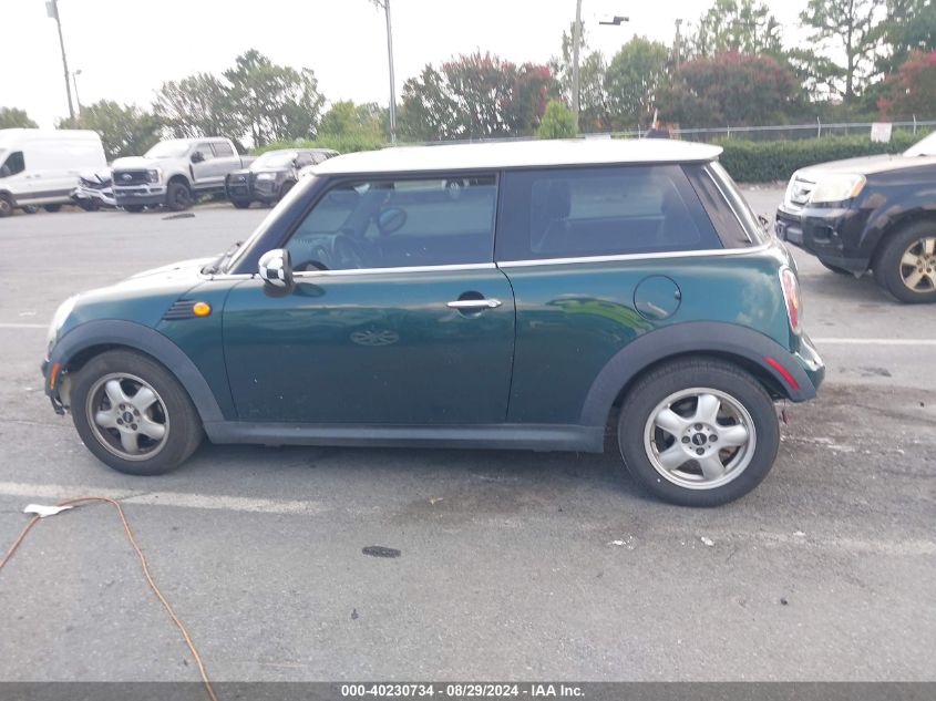 2010 Mini Cooper VIN: WMWMF3C51ATZ64256 Lot: 40230734