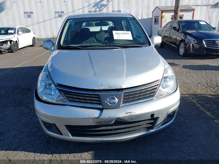 2009 Nissan Versa 1.8S VIN: 3N1BC13E89L472902 Lot: 40232070