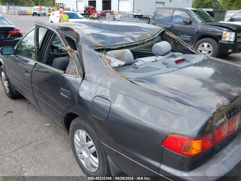 2000 Toyota Camry Le VIN: 4T1BG22K5YU945542 Lot: 40232306