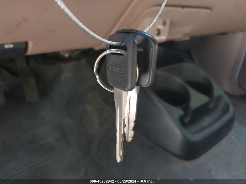 1998 Mazda B2500 Se/Sx VIN: 4F4YR12C8WTM17712 Lot: 40232942