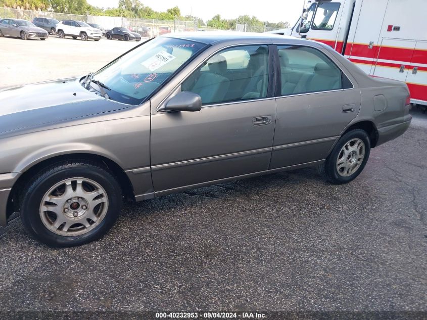 1999 Toyota Camry Le VIN: 4T1BG22K6XU556035 Lot: 40232953