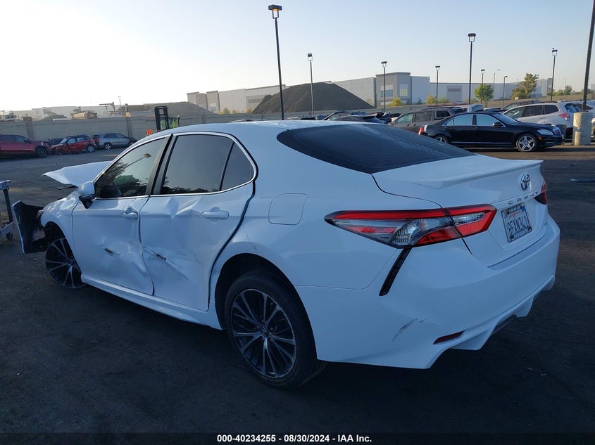 2018 TOYOTA CAMRY SE - 4T1B11HK0JU672373