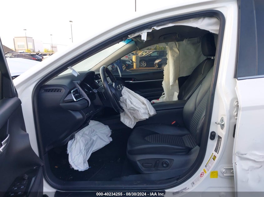 2018 TOYOTA CAMRY SE - 4T1B11HK0JU672373