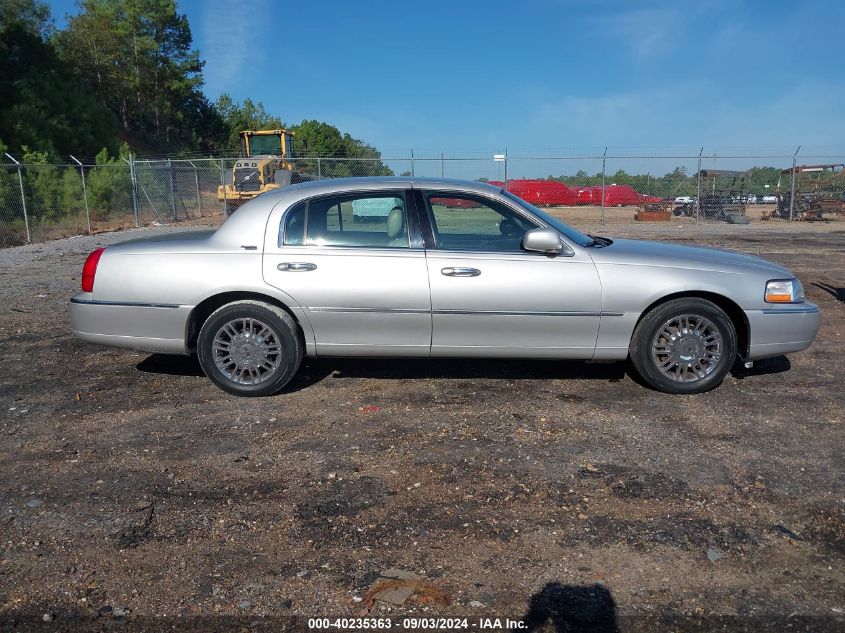 2009 Lincoln Town Car Signature Limited VIN: 2LNHM82VX9X636613 Lot: 40235363