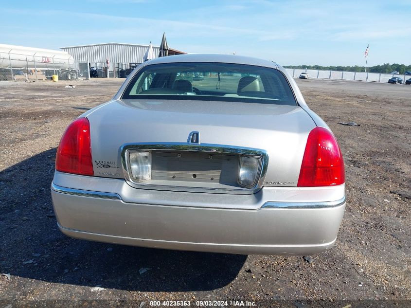 2009 Lincoln Town Car Signature Limited VIN: 2LNHM82VX9X636613 Lot: 40235363