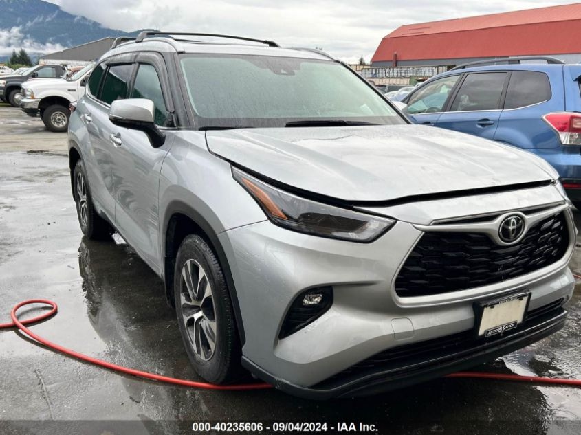 2022 TOYOTA HIGHLANDER XLE - 5TDGZRBH1NS566457