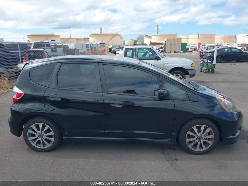 2013 HONDA FIT SPORT - JHMGE8H52DC060573