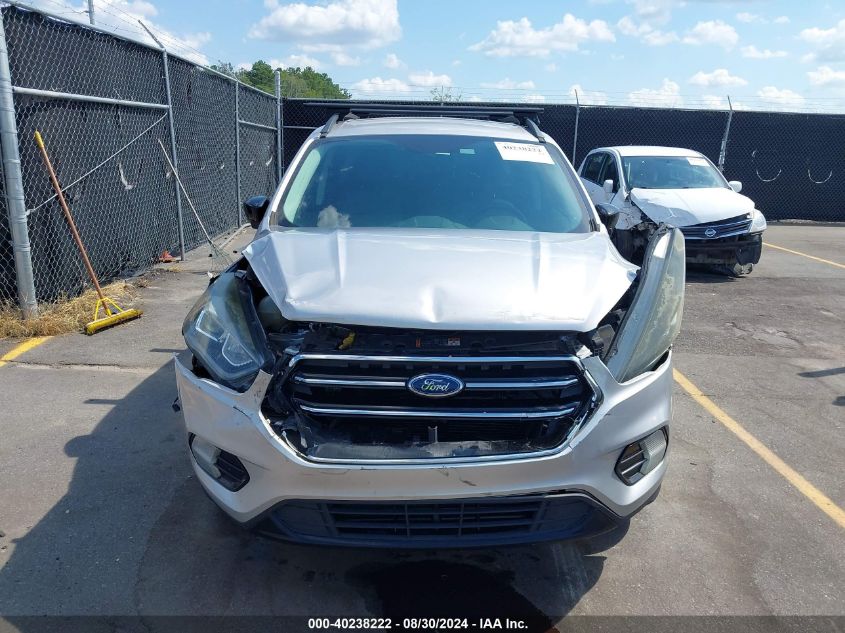 VIN 1FMCU0GD2HUC18256 2017 FORD ESCAPE SE