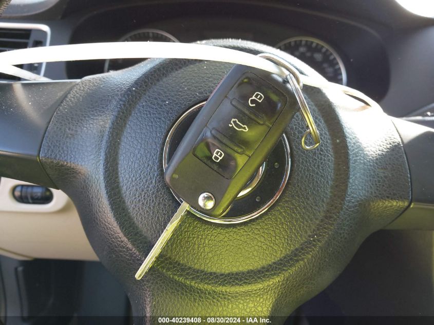 2013 VOLKSWAGEN JETTA 2.5L SE - 3VWDX7AJXDM311920