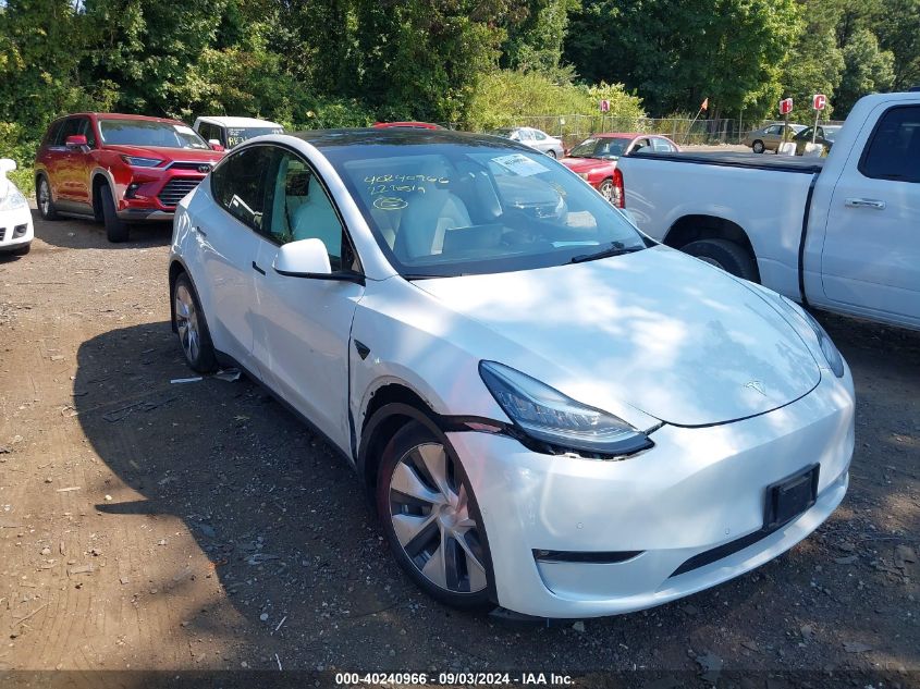 7SAYGDEE3NF387794 2022 TESLA MODEL Y - Image 1