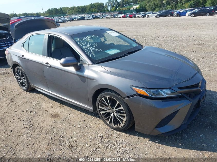 4T1B11HK1JU052776 2018 TOYOTA CAMRY - Image 1