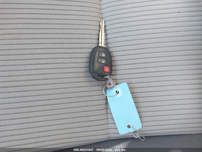 2013 TOYOTA RAV4 XLE - JTMRFREV7D5012539