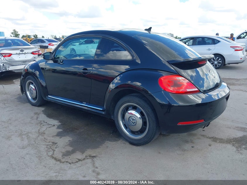 2015 VOLKSWAGEN BEETLE 1.8T CLASSIC - 3VWF17AT1FM611277
