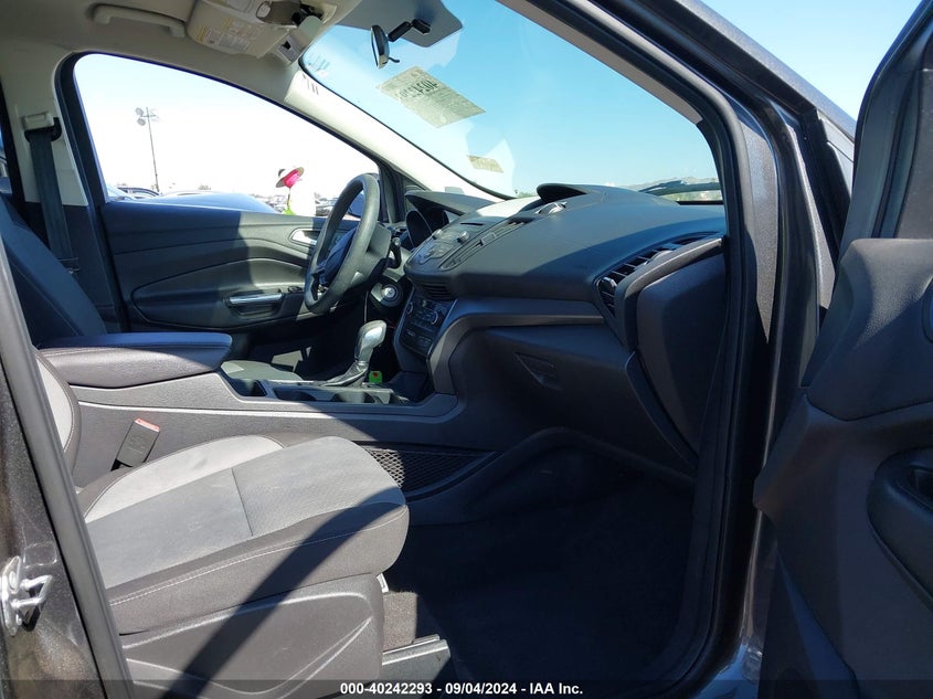 VIN 1FMCU9GD9JUB15247 2018 FORD ESCAPE SE