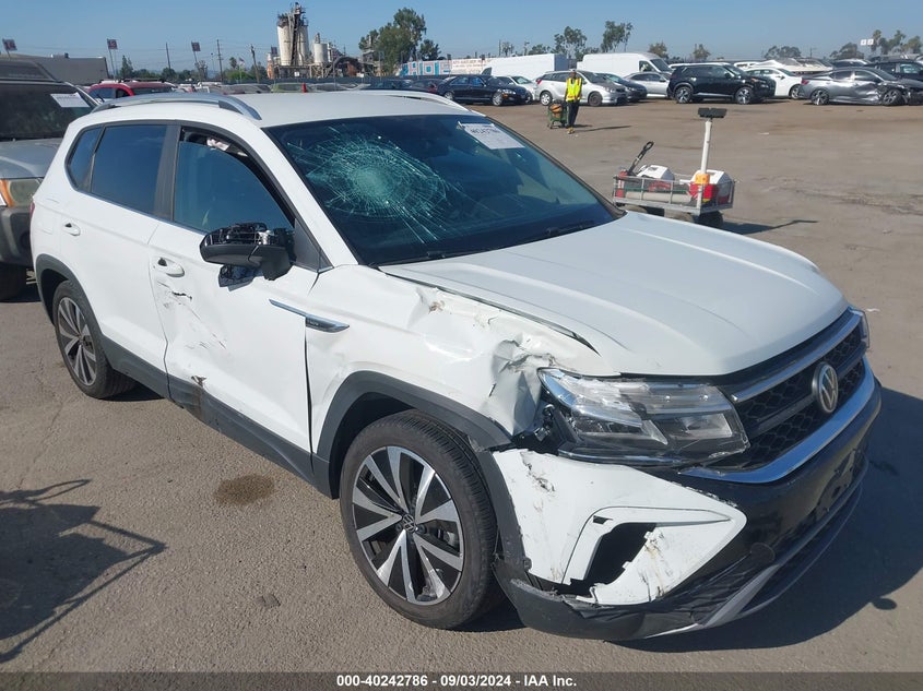 2022 VOLKSWAGEN TAOS  (VIN: 3VVRX7B22NM074620)
