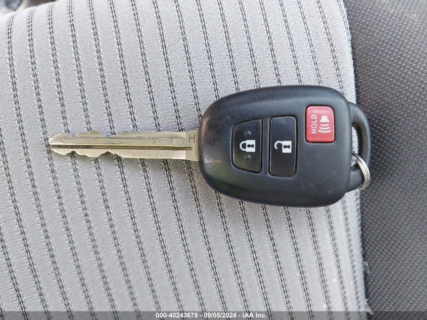 2014 TOYOTA RAV4 LE - JTMBFREV8ED084486