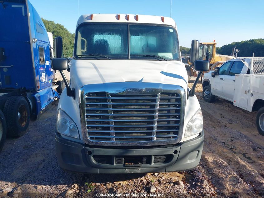 2016 Freightliner Cascadia 113 VIN: 3AKJGBDVXGSGX7549 Lot: 40246409