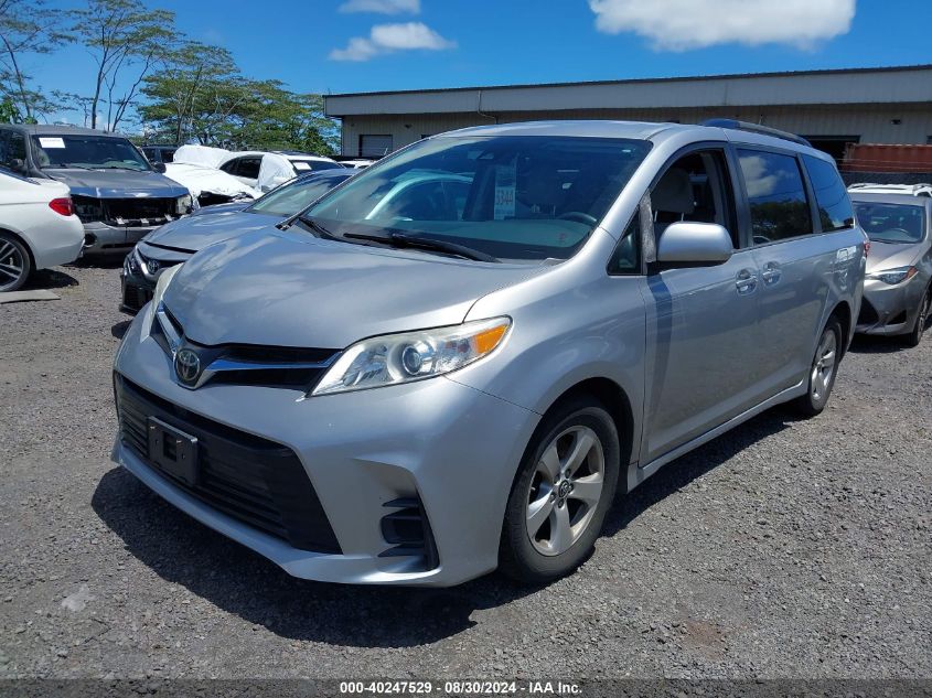 5TDKZ3DC4JS965771 2018 TOYOTA SIENNA - Image 2