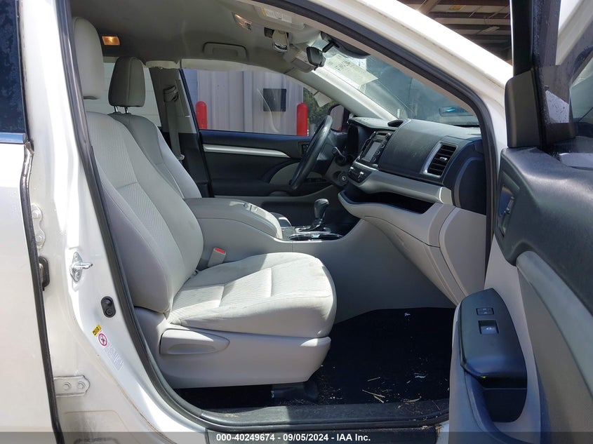 VIN 5TDZARFH0HS025883 2017 TOYOTA HIGHLANDER LE