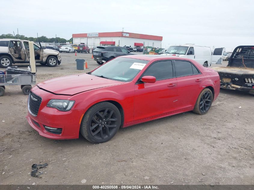 VIN 2C3CCABT6JH141027 2018 Chrysler 300, 300S no.2