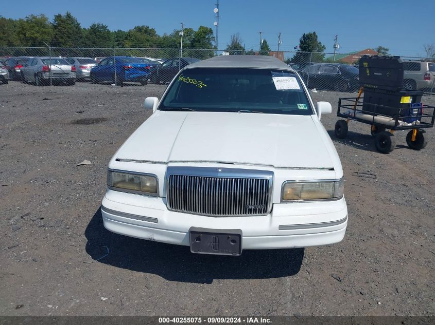 1996 Lincoln Town Car Executive VIN: 1LNLM81W9TY652197 Lot: 40255075